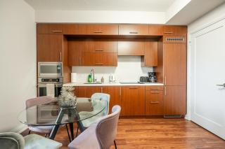 Modern 1 BR Apartment in North York Free parking - 6