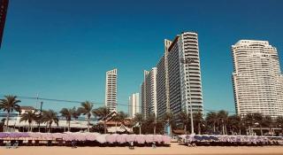 芭提雅Lumpini中天海滩海景公寓-直达海滩 - 0