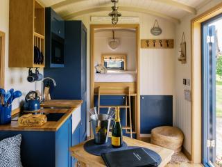 Lillie's Shepherds Hut at Shepherds Lodge Retreat and Wellness - 8