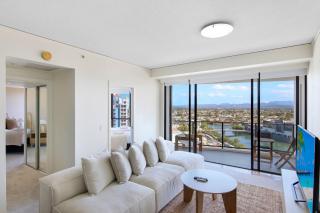 Luxury Broadbeach 2B, River & Hinterland Views, Steps to Beach - 1