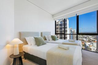 Luxury Broadbeach 2B, River & Hinterland Views, Steps to Beach - 8