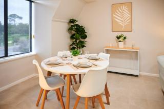 Luxury Retreat Central, walk to Optus Stadium - 8