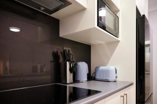 Luxury Retreat Central, walk to Optus Stadium - 5