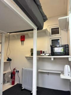 The Pub Garden Hideout - 4