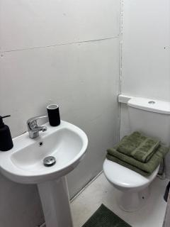 The Pub Garden Hideout - 7