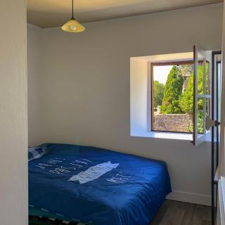 House with a private hot tub and medieval garden - 2