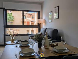 Chic 2 bedroom Apartment with Comunal Pool VM75 - 4