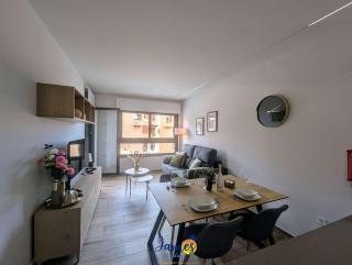 Chic 2 bedroom Apartment with Comunal Pool VM75 - 6