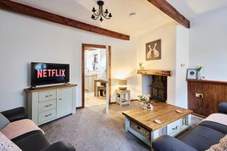 Above Rubies- The Old Shuttleworks, Cozy Cottage - 0