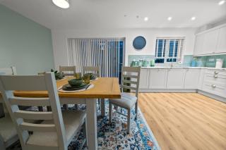 AltoHaus Luxury 4BR House By AltoLuxo Short Lets & Serviced Accommodation With Parking - 3