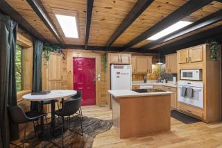 Hot Tub & WiFi - Hillside Haven Red River Gorge KY - 1