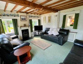 Waterside Cottage - Sleeps 11 on Grand Union Canal - 2