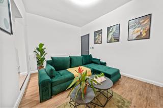 Olive Haus Stylish & Cosy 4BR By AltoLuxo Short Lets & Serviced Accommodation With Free Wifi & Parking - 3