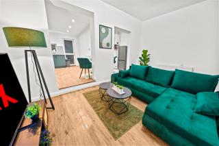 Olive Haus Stylish & Cosy 4BR By AltoLuxo Short Lets & Serviced Accommodation With Free Wifi & Parking - 6
