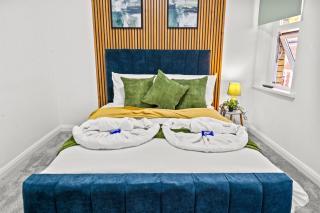 Olive Haus Stylish & Cosy 4BR By AltoLuxo Short Lets & Serviced Accommodation With Free Wifi & Parking - 0