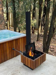 Luxury Tranquil Treehouse & Hot Tub - 2
