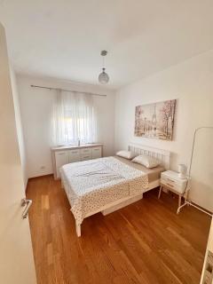 Bright & Modern Apartment in City Kvart - Podgorica - 3