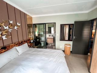 Ember Luxury Smart Apartment - 4
