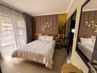 Ember Luxury Smart Apartment - 3