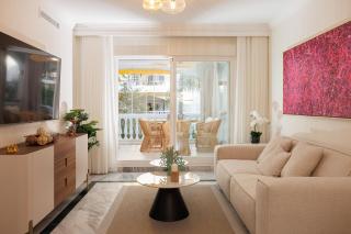 MARBELLA BANUS SUITES - Banús, Dama de Noche, Stylishly Redecorated - Brand New Furniture, 2BED-2BATH, Bright Glazed Terrace, 3 Pools, Beautiful Complex, Ideal for Families - 2