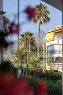 MARBELLA BANUS SUITES - Banús, Dama de Noche, Stylishly Redecorated - Brand New Furniture, 2BED-2BATH, Bright Glazed Terrace, 3 Pools, Beautiful Complex, Ideal for Families - 4