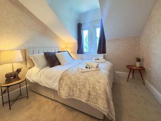 Large 6-Bed Victorian House Prime Harrogate Stay - 0