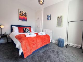 Large 6-Bed Victorian House Prime Harrogate Stay - 3