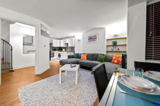 Harbour Suite Luxury Central 3BR House By AltoLuxo Short Lets Serviced Accommodation With Free Wifi & Parking - 2