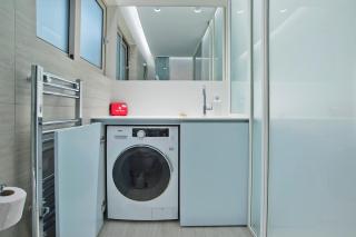 Radiant Voula Studio, a stone's throw from the Sea - 5