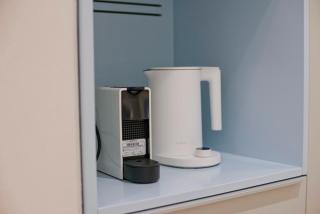 Radiant Voula Studio, a stone's throw from the Sea - 6