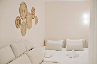 Radiant Voula Studio, a stone's throw from the Sea - 8