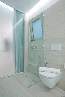 Radiant Voula Studio, a stone's throw from the Sea - 2