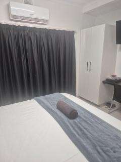 Sunbird Self-Catering Unit 12 - 3
