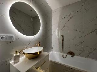 Nowe luksusowe Apartamenty MANUFAKTURA-Prywatny na wyłączność-Wanna-Zamykany ogrodzony Parking, Blok,Niskie pietro-cisza i spokój - 9