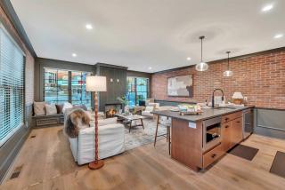 New Bright Modern Townhome with Rooftop & Garage - 9