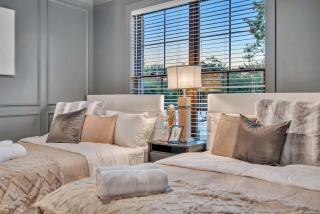 New Bright Modern Townhome with Rooftop & Garage - 8