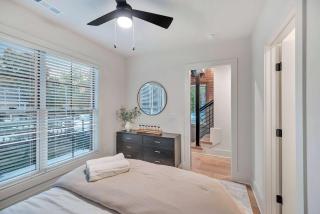 New Bright Modern Townhome with Rooftop & Garage - 3