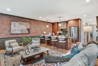 New 2 Luxe Townhomes with Rooftops Sleeps 24 - 0