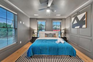 New 2 Luxe Townhomes with Rooftops Sleeps 24 - 4