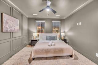 New 2 Luxe Townhomes with Rooftops Sleeps 24 - 2