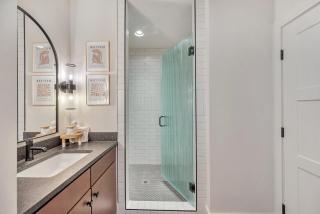 New 2 Luxe Townhomes with Rooftops Sleeps 24 - 1