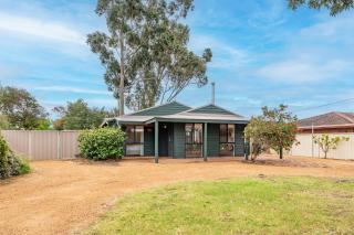 Chrissie's Cottage - 9