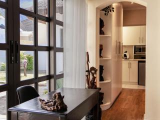 AFRICA WILD HERMANUS Luxury Self Catering Accommodation - 7