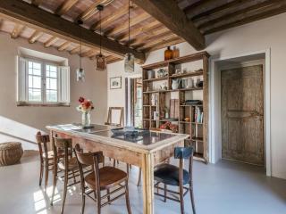 Stone Farmhouse Between Florence And Lucca - 4