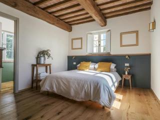 Stone Farmhouse Between Florence And Lucca - 1