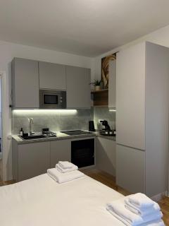 Regina24 Luxury Suite - 8