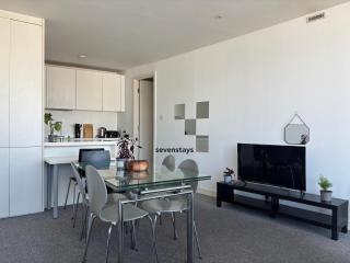 City Skyline Stay in Iconic Rotunda, 2Bedroom 2Bathroom Apartment - 9