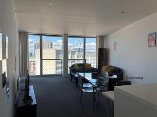 City Skyline Stay in Iconic Rotunda, 2Bedroom 2Bathroom Apartment - 6