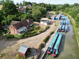 Waterside Cottage - Sleeps 11 on Grand Union Canal - 6