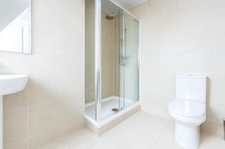 3 Bed - 3 Bath - Sleeps 6 - Arena - Leeds Central - 8